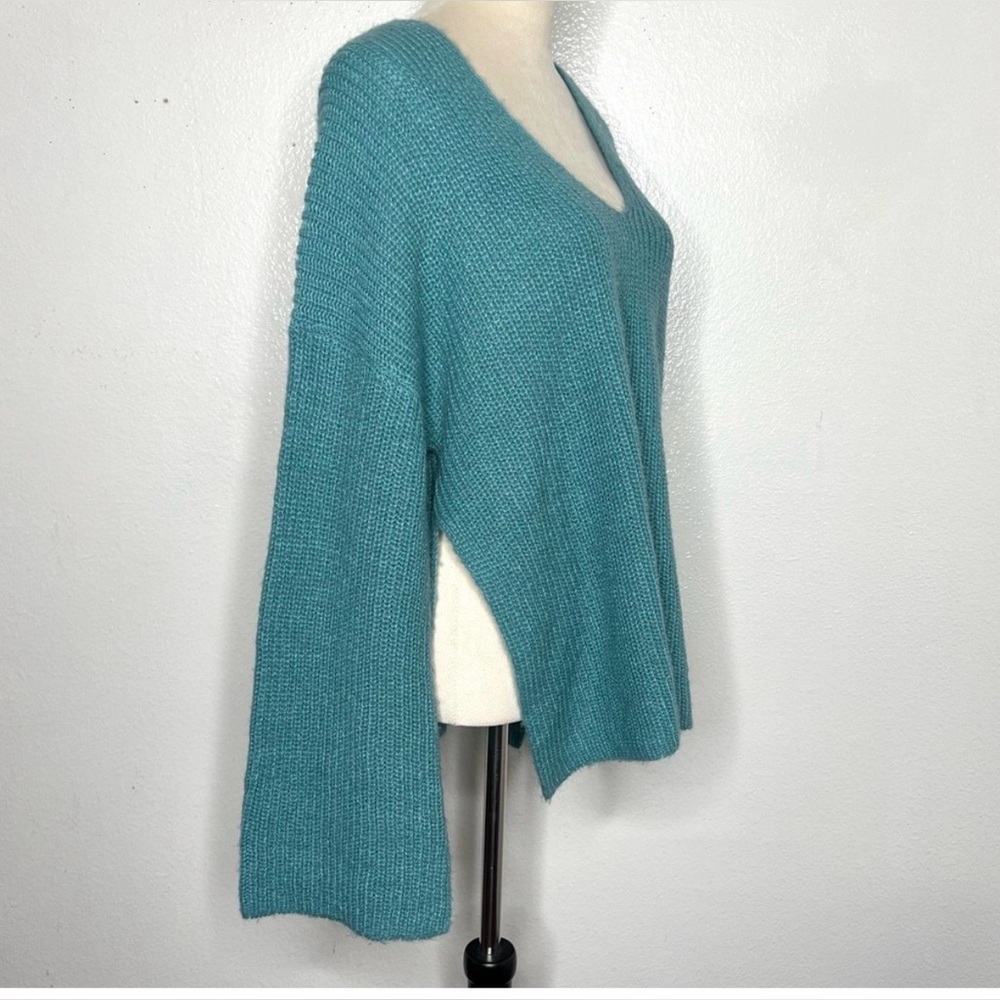 Rebecca Minkoff Remi V-Neck oversized sweater. Size Medium. Oversized. - Picture 6 of 6